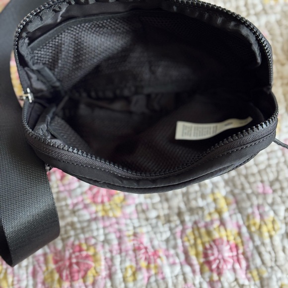 lululemon athletica Black belt bag 1L - Picture 3 of 5